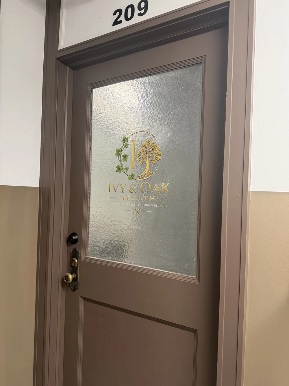 Door to Ivy and Oak Health, Suite 209
